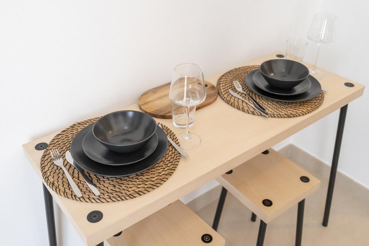 Minimalist Studio Perfect For 4 In Town Square! Apartment *