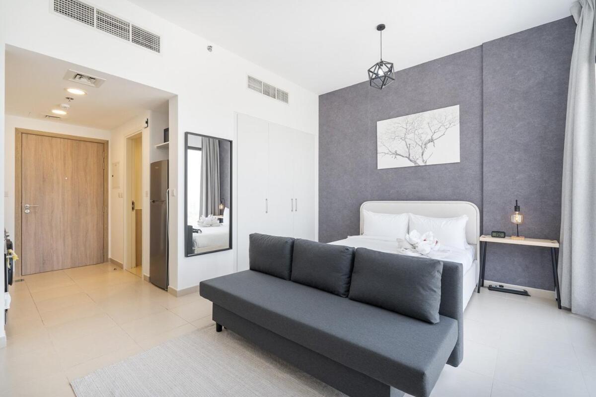 Apartment Minimalist Studio Perfect For 4 In Town Square! Dubai