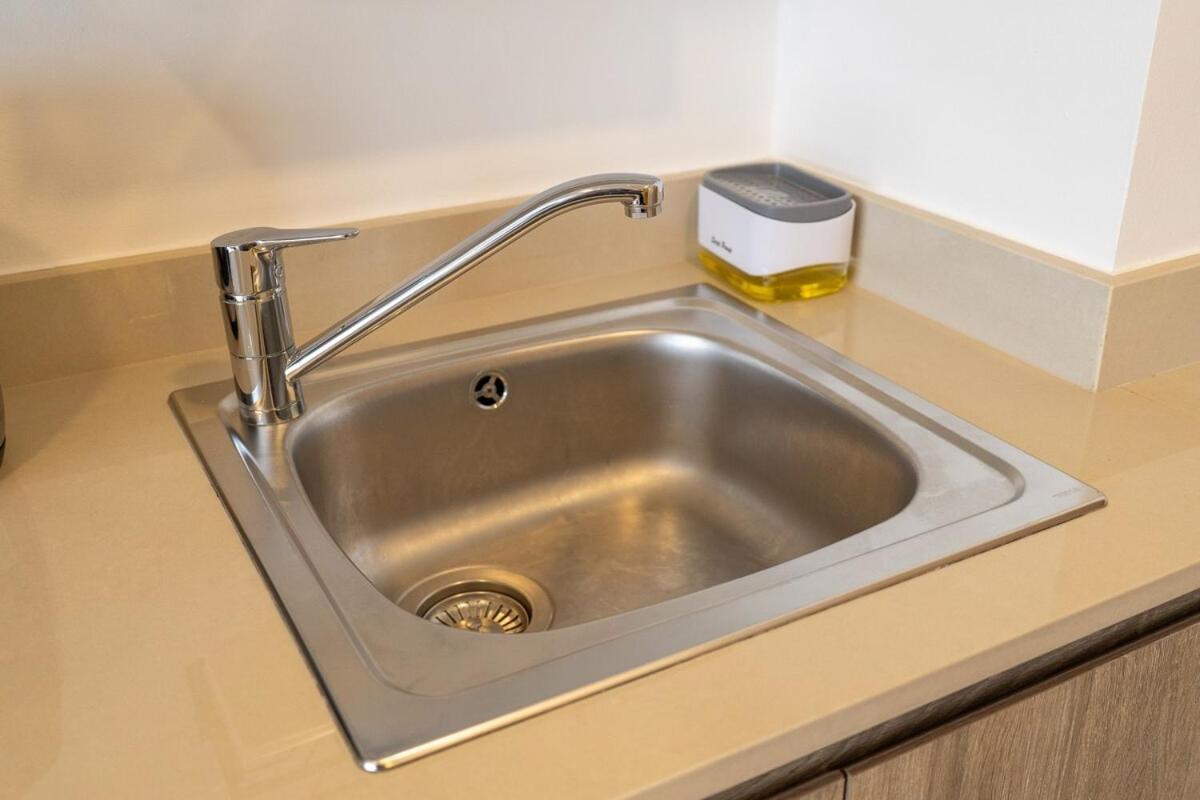 Minimalist Studio Perfect For 4 In Town Square!