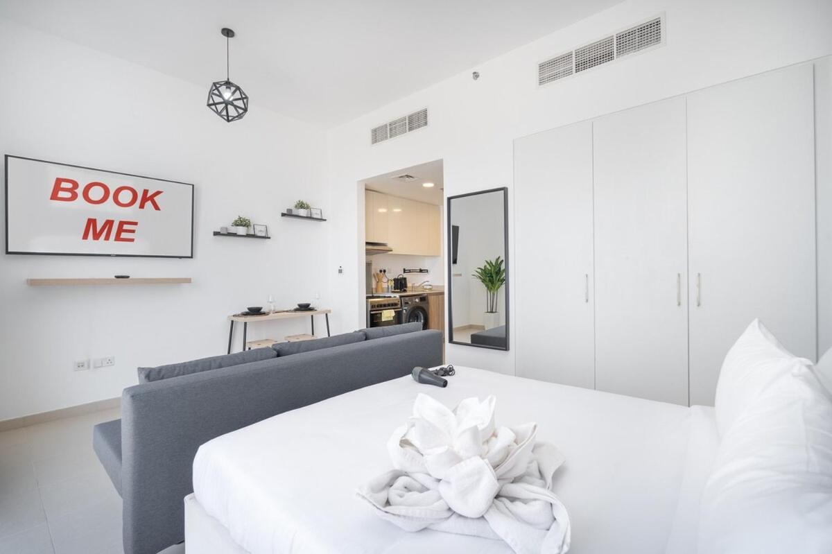 Minimalist Studio Perfect For 4 In Town Square! Apartment