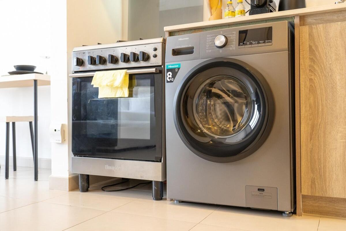 Apartment Minimalist Studio Perfect For 4 In Town Square! *