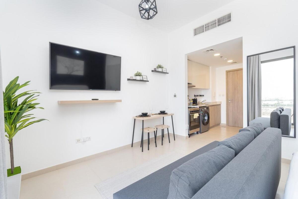 Minimalist Studio Perfect For 4 In Town Square! Apartment