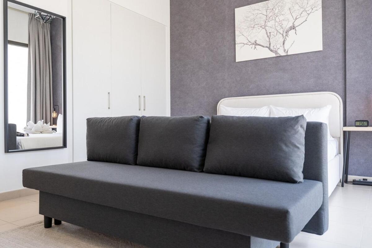 Apartment Minimalist Studio Perfect For 4 In Town Square! Dubai