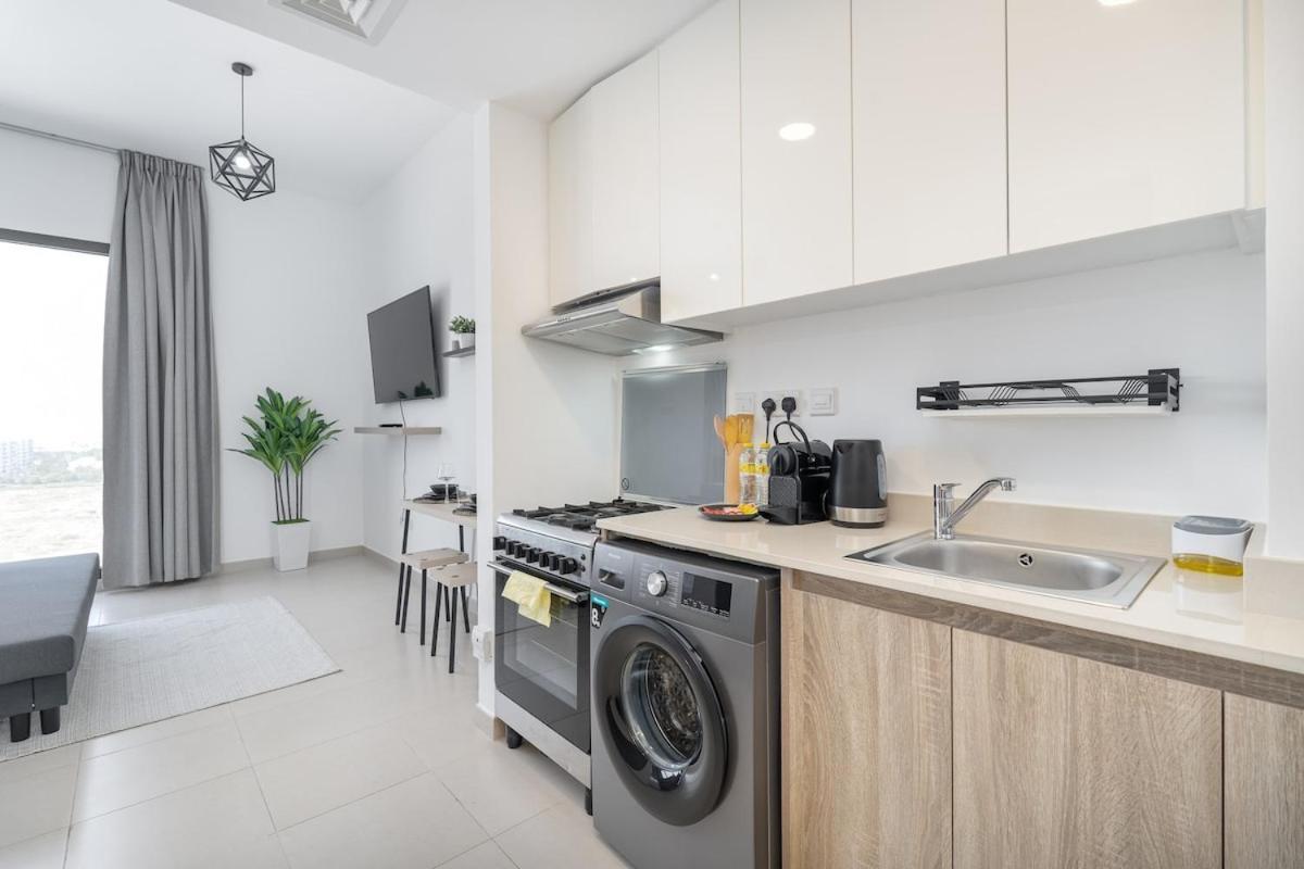 Minimalist Studio Perfect For 4 In Town Square! * Dubai