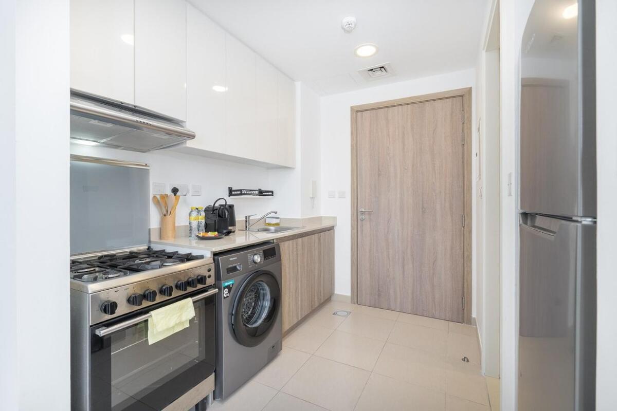 Minimalist Studio Perfect For 4 In Town Square! *