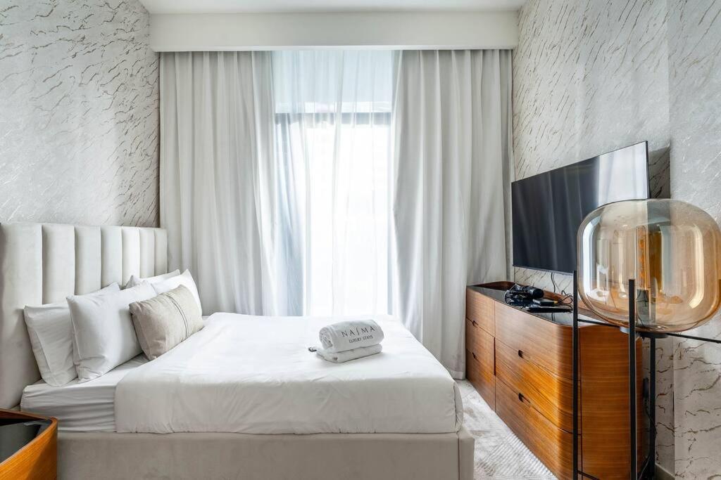 Apartment Nasma Luxury - Trendy & Stylish Living At Azizi Riviera 41 *