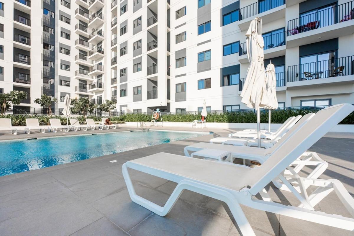 Soothing 1-bedroom With A Modern Kitchen And Dining Area In Jebel Ali Apartment