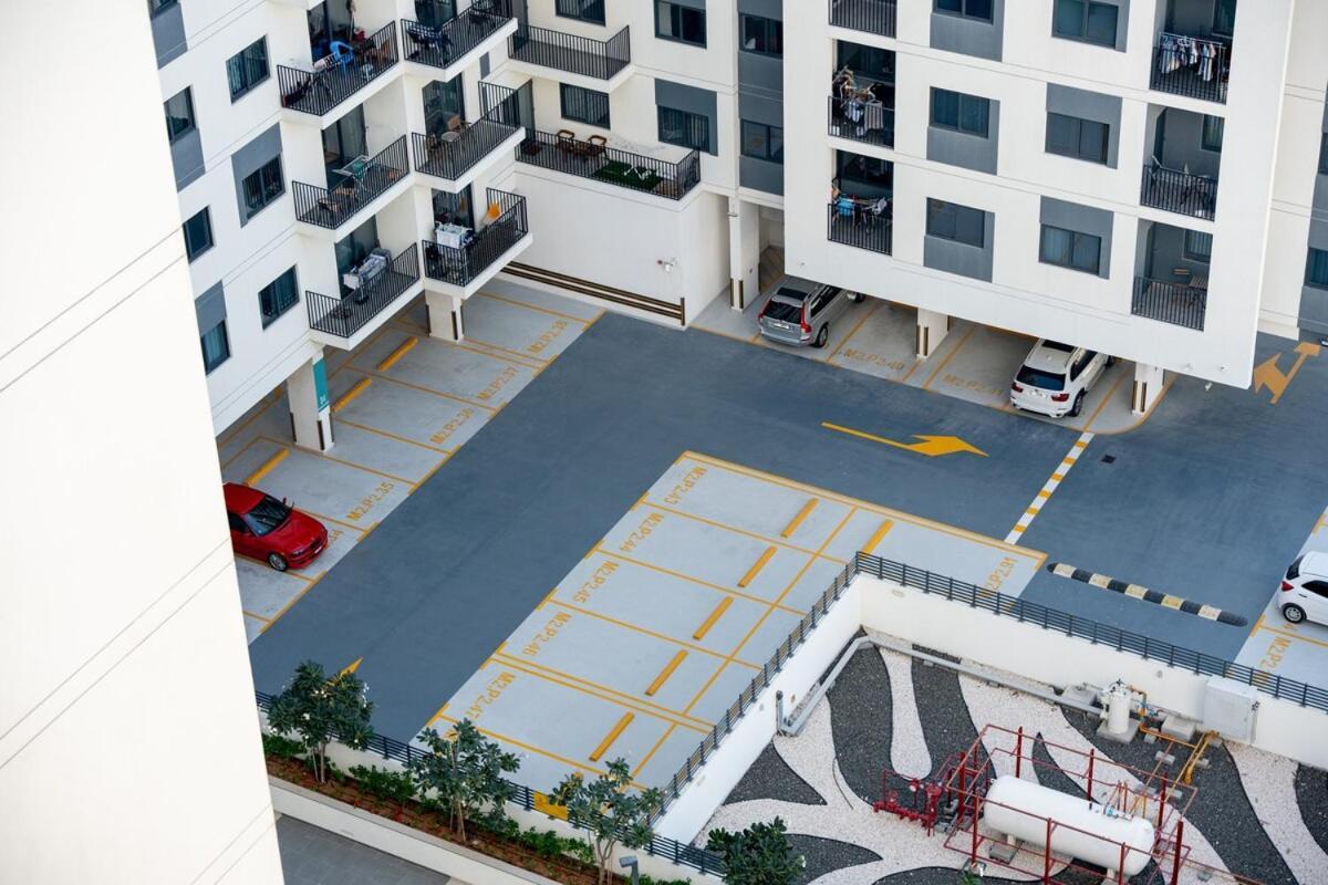 Soothing 1-bedroom With A Modern Kitchen And Dining Area In Jebel Ali Apartment