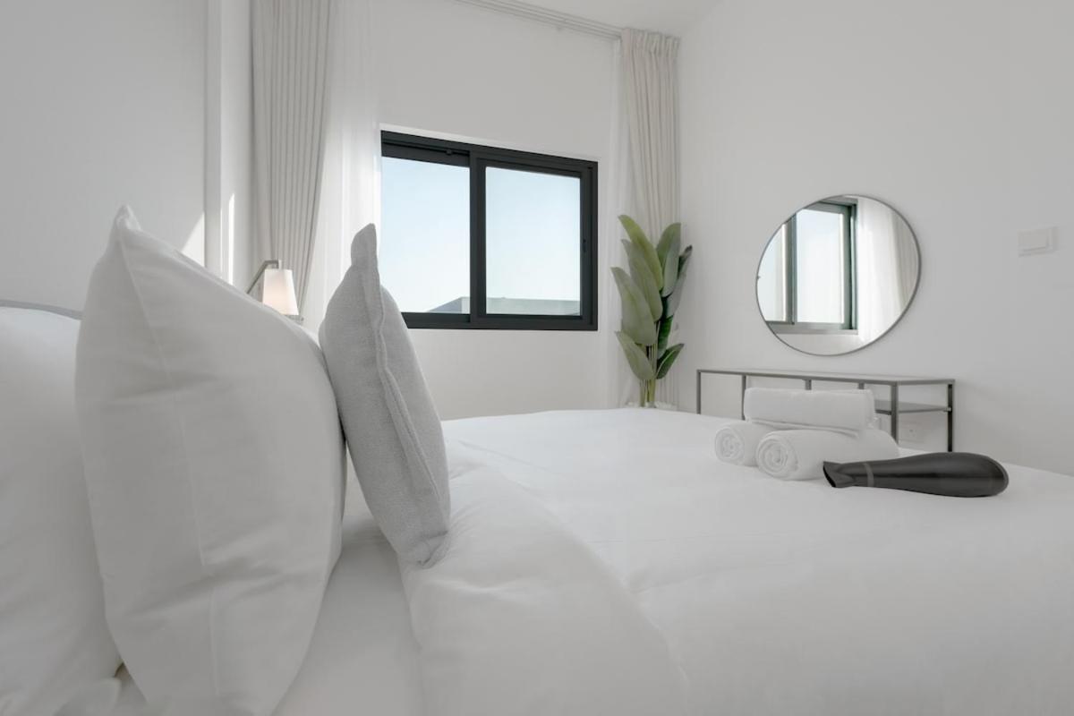 Soothing 1-bedroom With A Modern Kitchen And Dining Area In Jebel Ali *