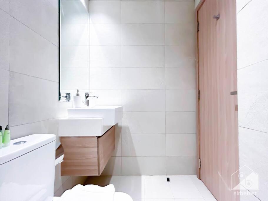 Elegant 1br With Balcony In Azizi Riviera Apartment Dubai
