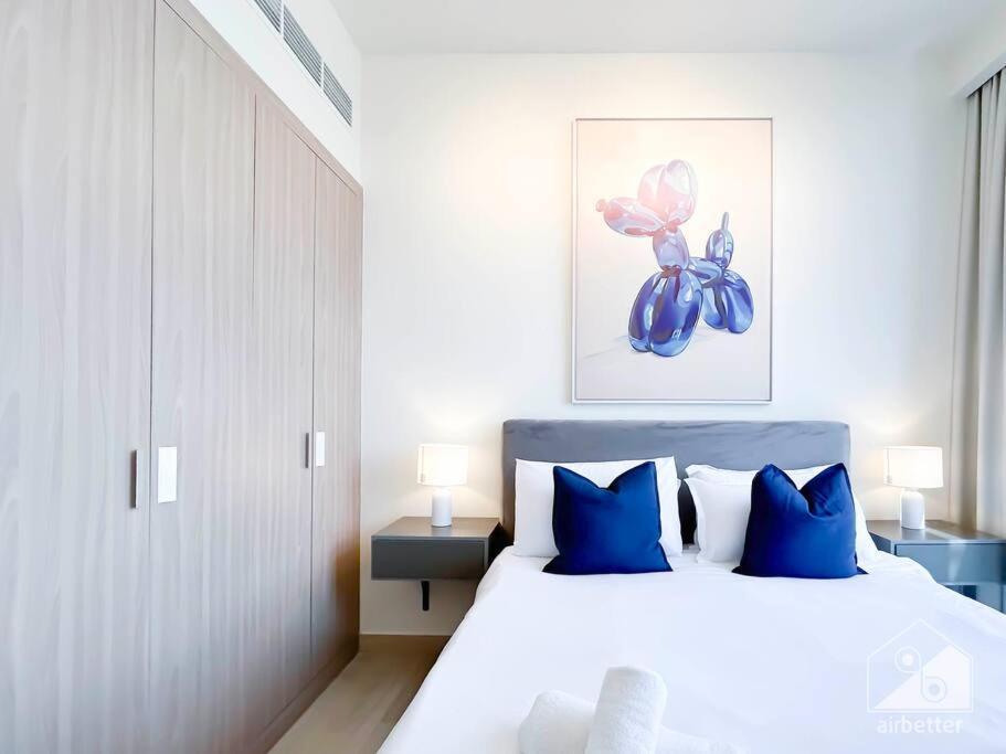 Elegant 1br With Balcony In Azizi Riviera