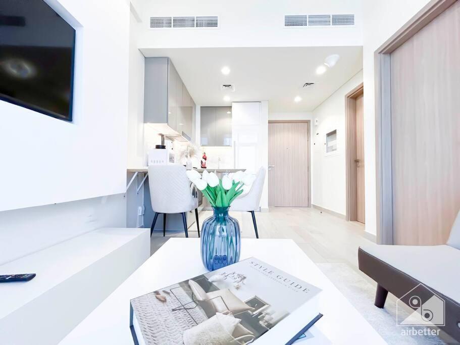 Elegant 1br With Balcony In Azizi Riviera *