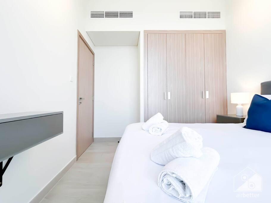 Elegant 1br With Balcony In Azizi Riviera *