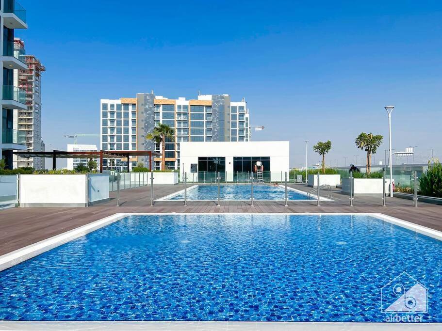 Elegant 1br With Balcony In Azizi Riviera *