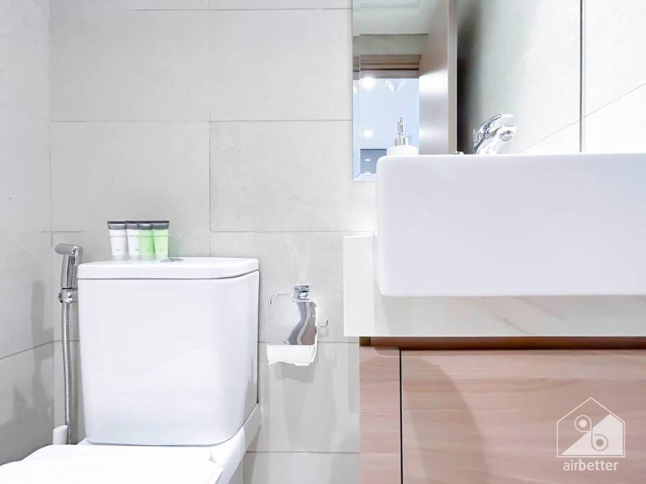 Elegant 1br With Balcony In Azizi Riviera Apartment