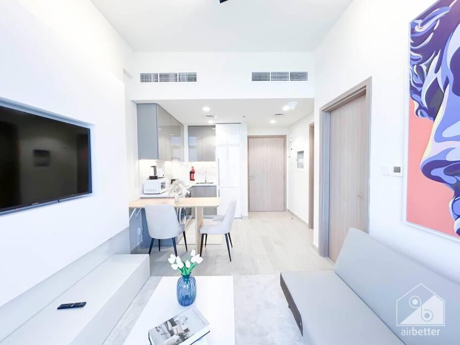 Apartment Elegant 1br With Balcony In Azizi Riviera Dubai