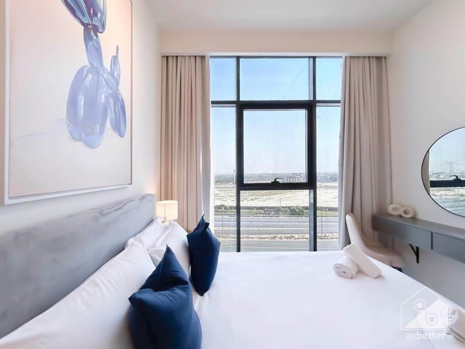 Elegant 1br With Balcony In Azizi Riviera