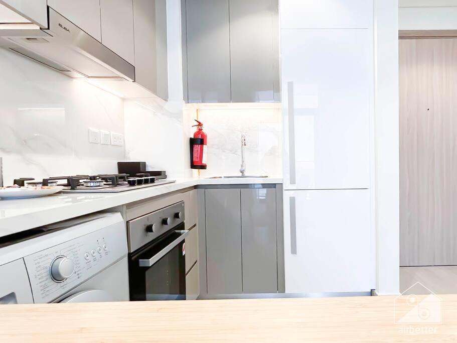 Apartment Elegant 1br With Balcony In Azizi Riviera