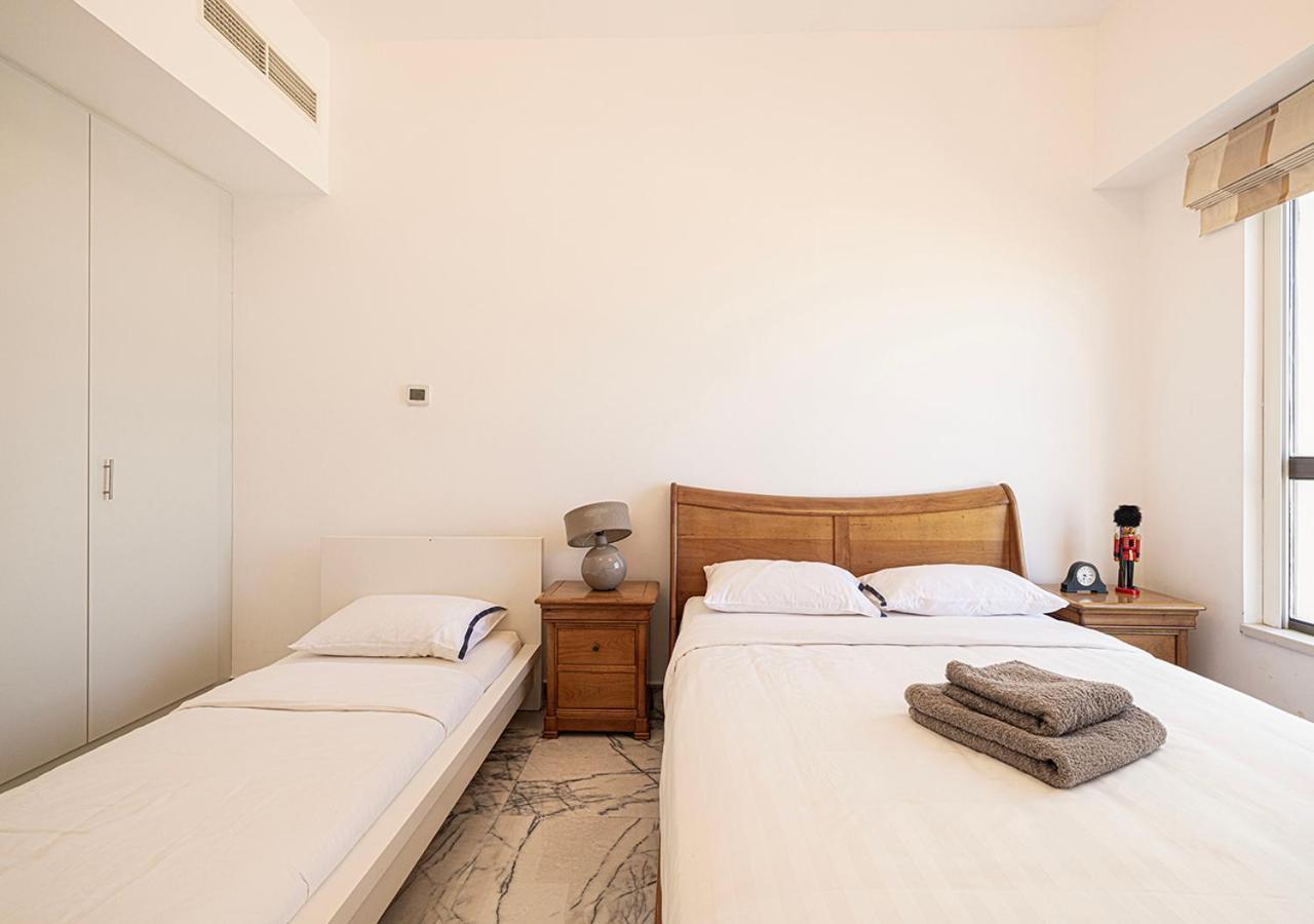 Luxury Sea View Beachfront 3 Bedroom Apt, Jbr