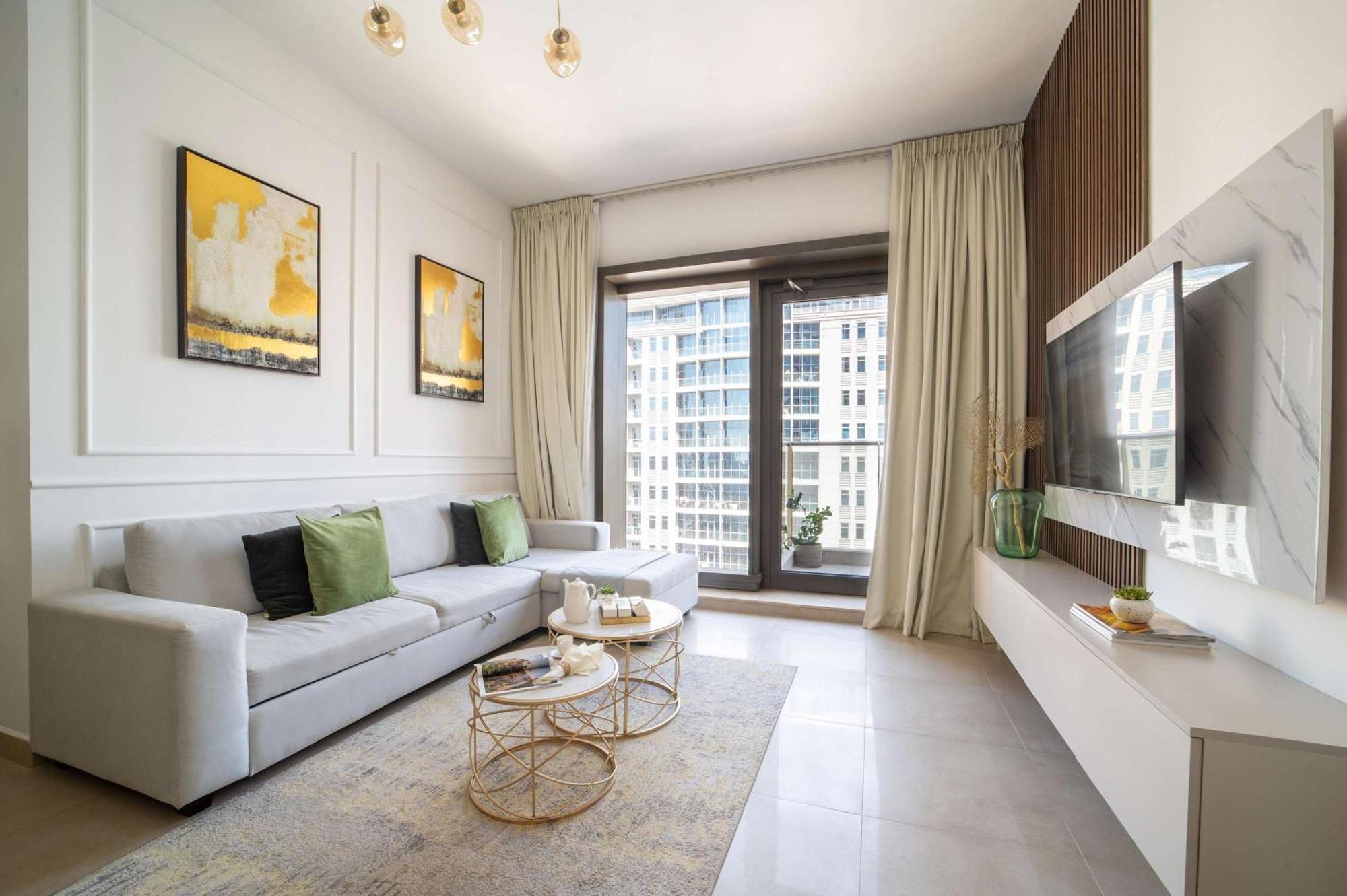 Frank Porter - Sparkle Tower 1 Apartment Dubai