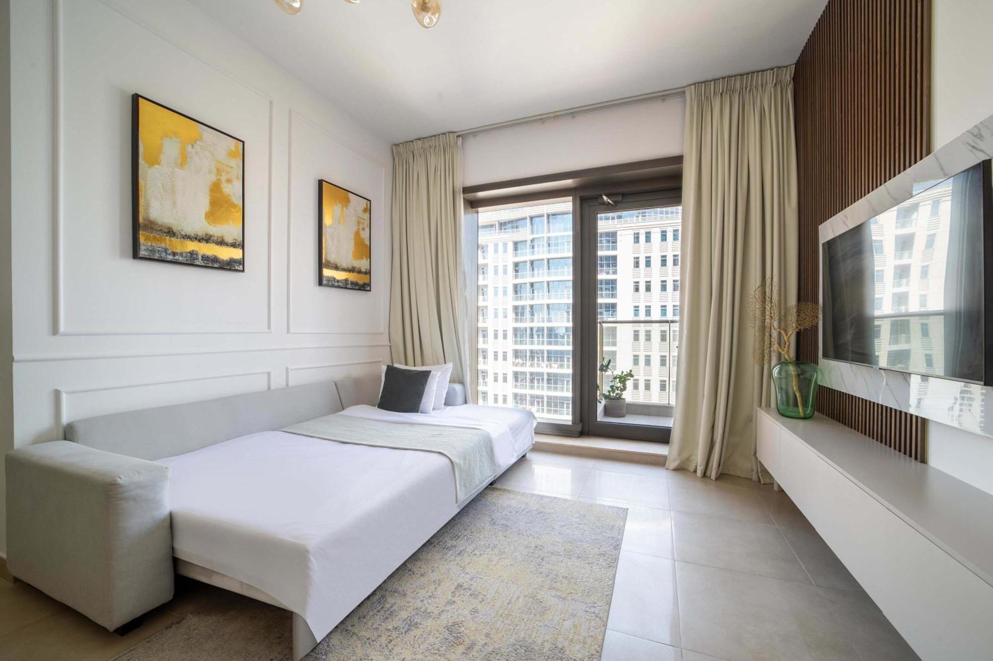 Frank Porter - Sparkle Tower 1 * Dubai