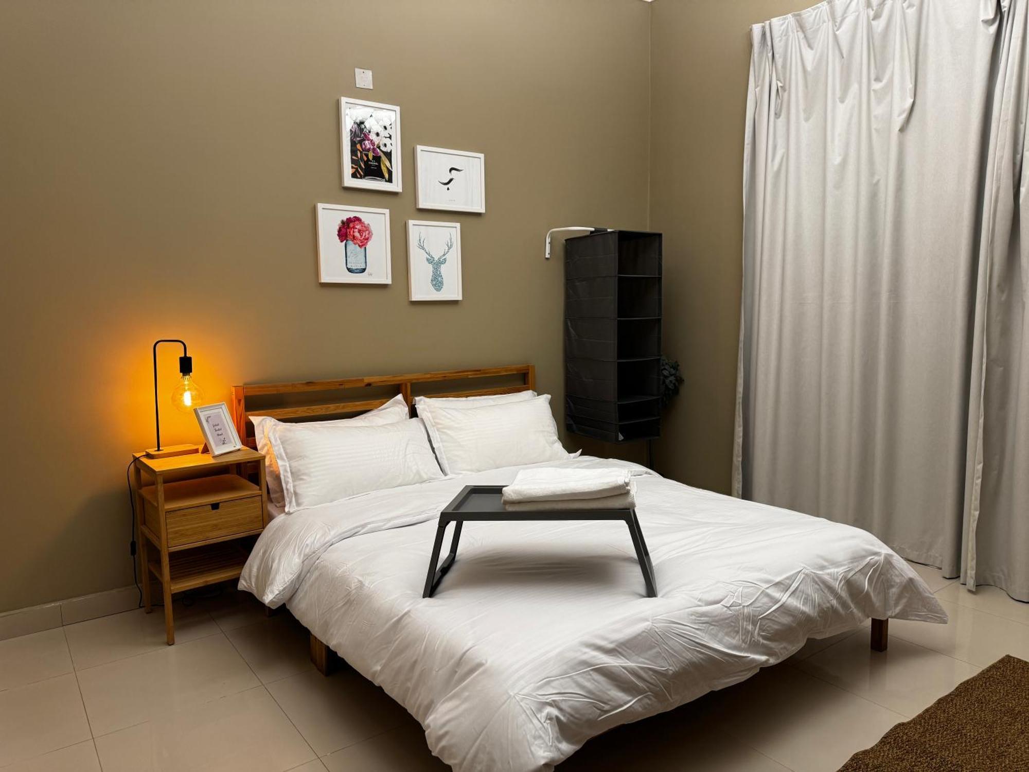 Homestay 1br Unit In A Townhouse With Great Outdoors And Patio *