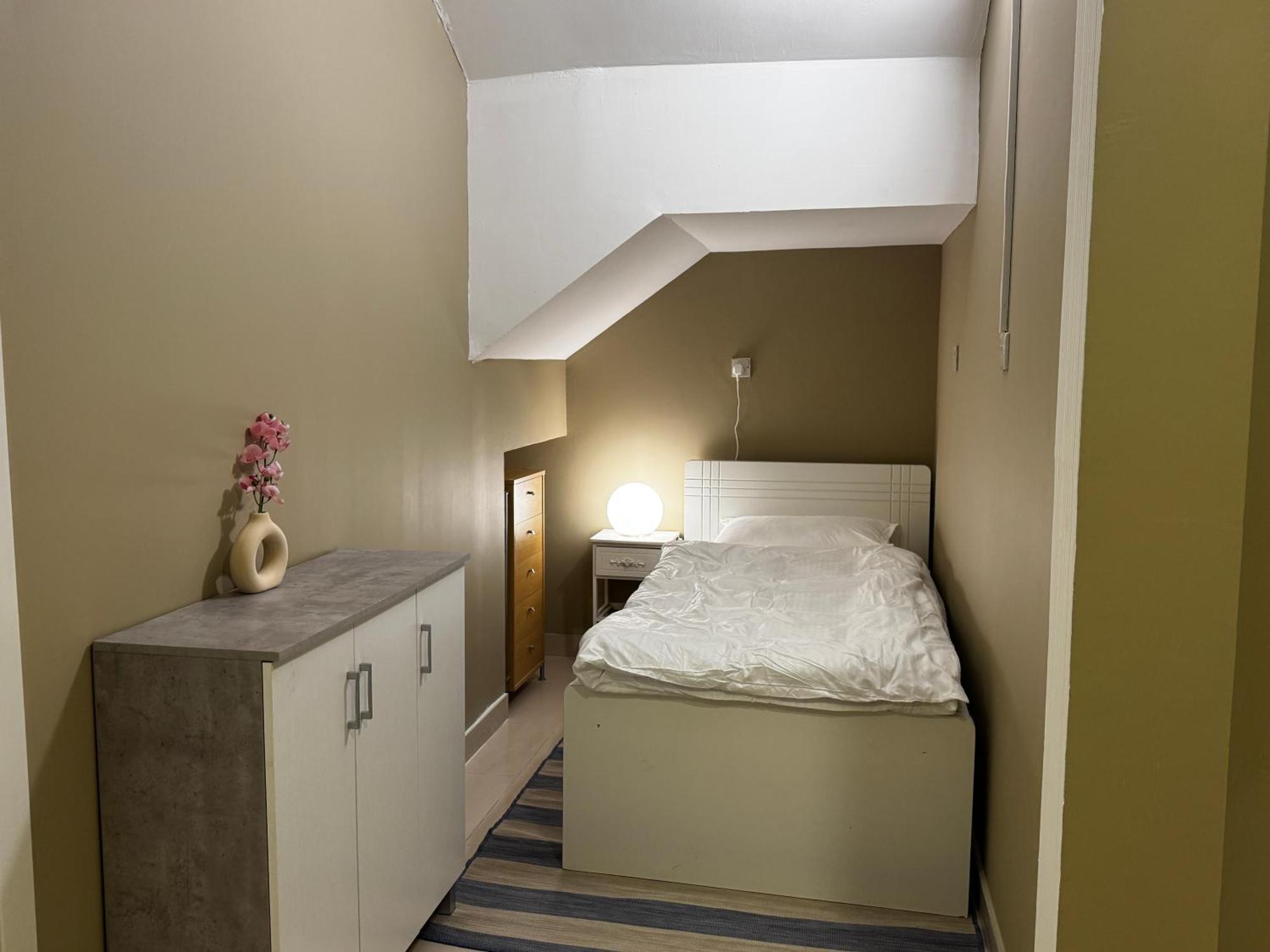 1br Unit In A Townhouse With Great Outdoors And Patio