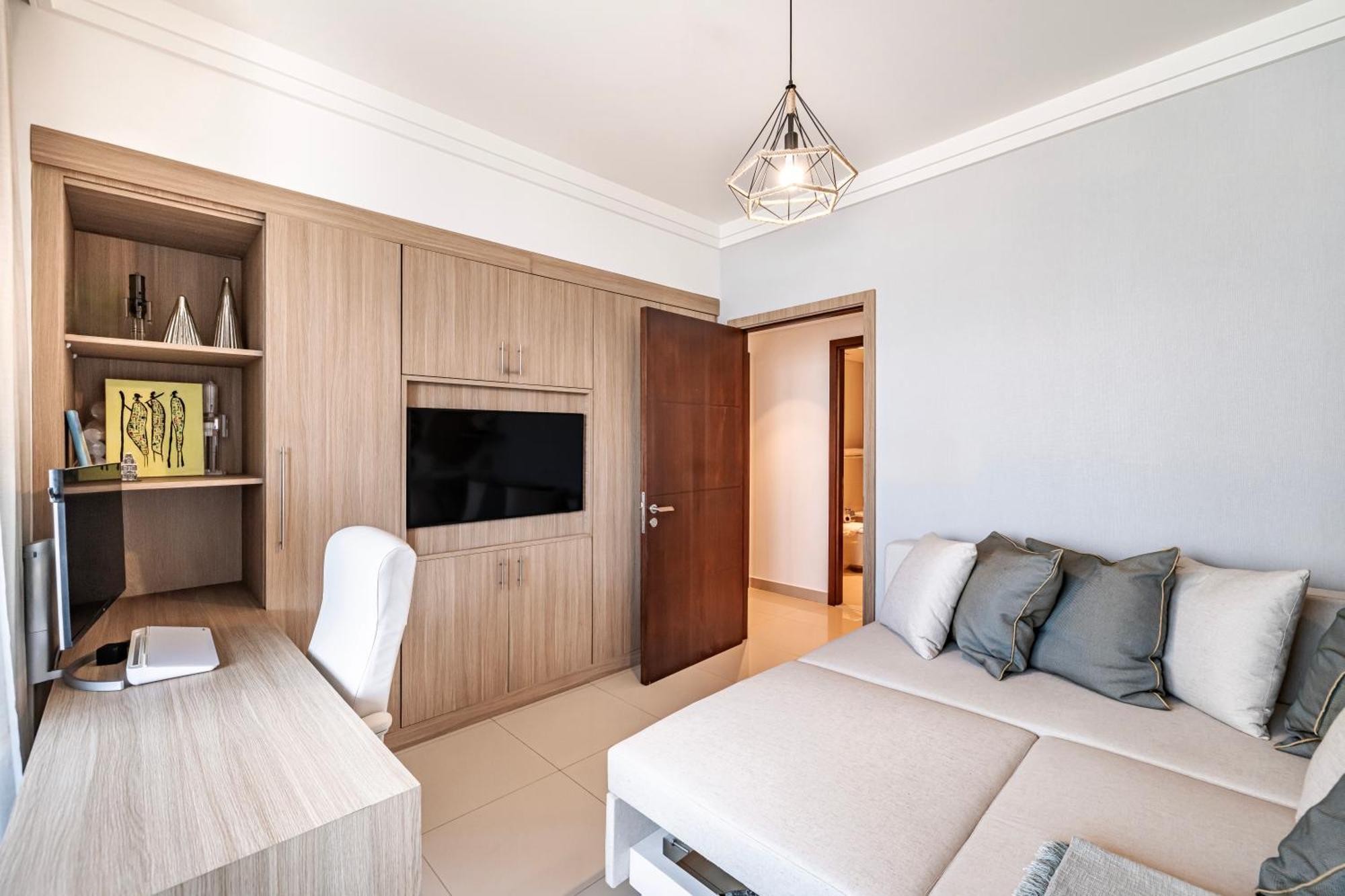2br Blvd Point With Direct Access To Mall *