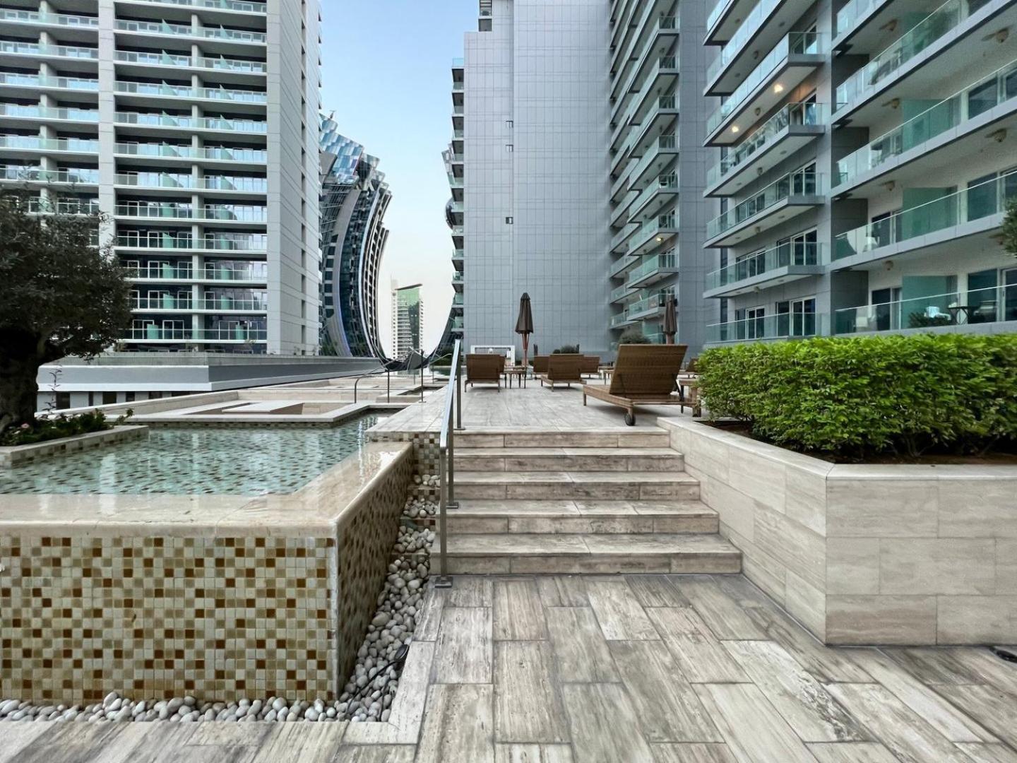 Guestready - Nest With A Balcony And A Pool Dubai