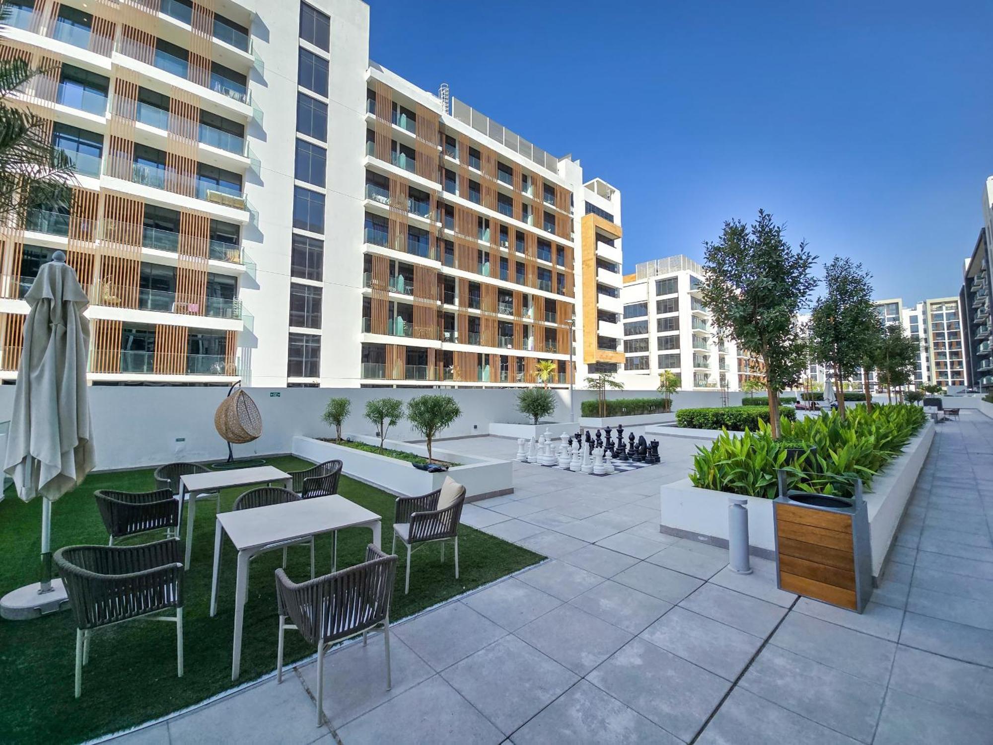Easygo- Lavish Stu With Pool View In Azizi Riviera Dubai