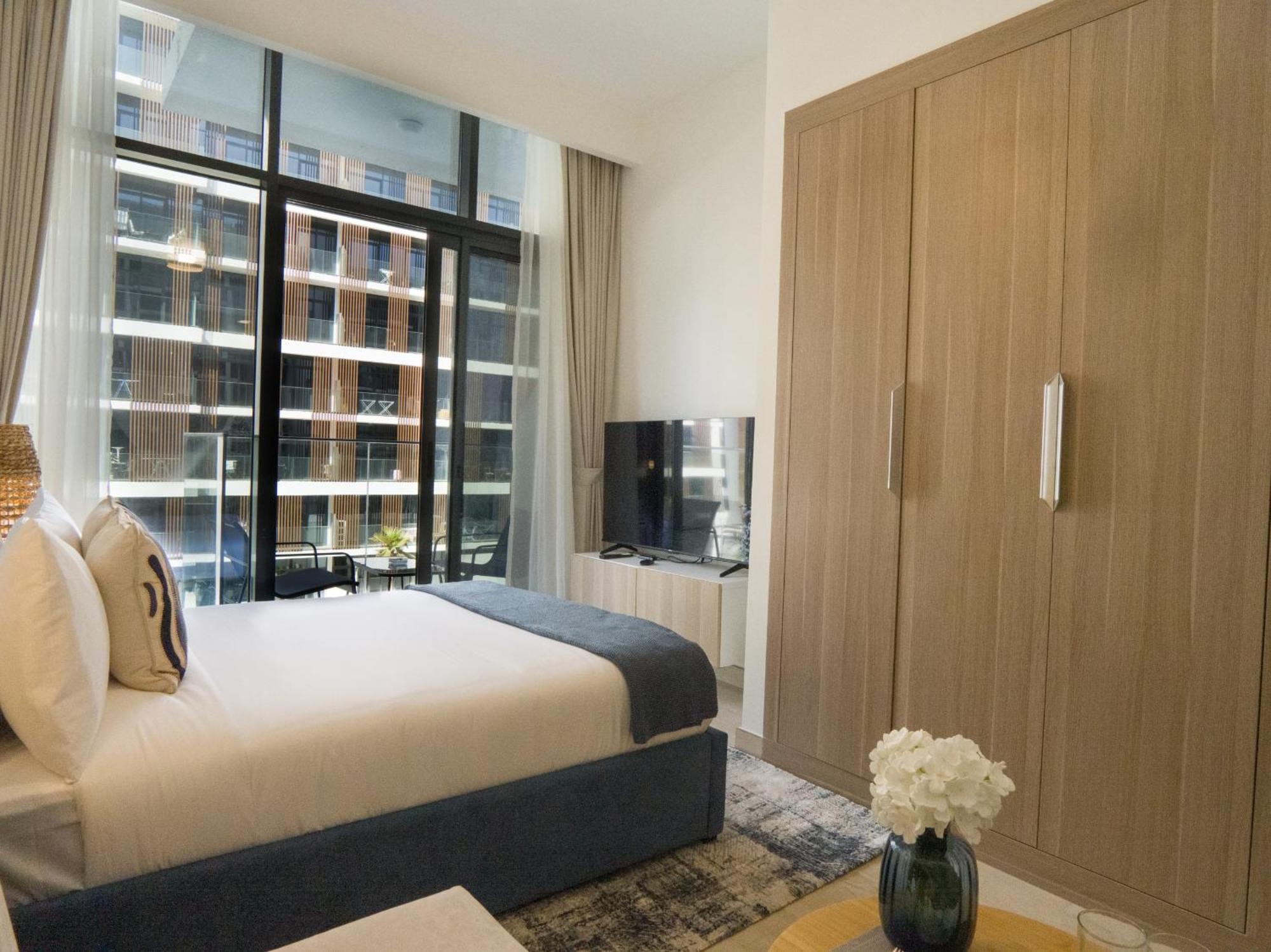 Apartment Easygo- Lavish Stu With Pool View In Azizi Riviera Dubai