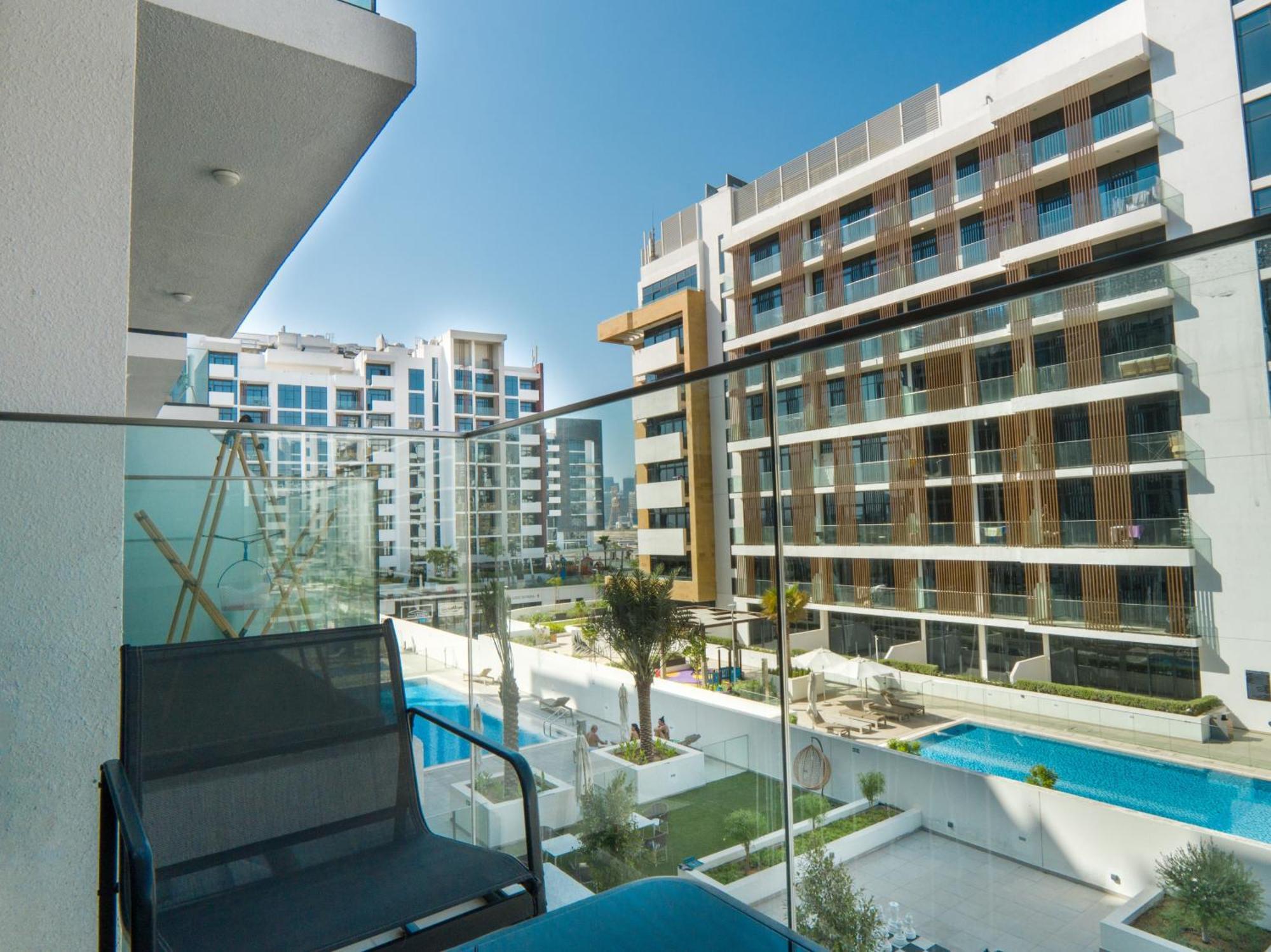 Easygo- Lavish Stu With Pool View In Azizi Riviera * Dubai
