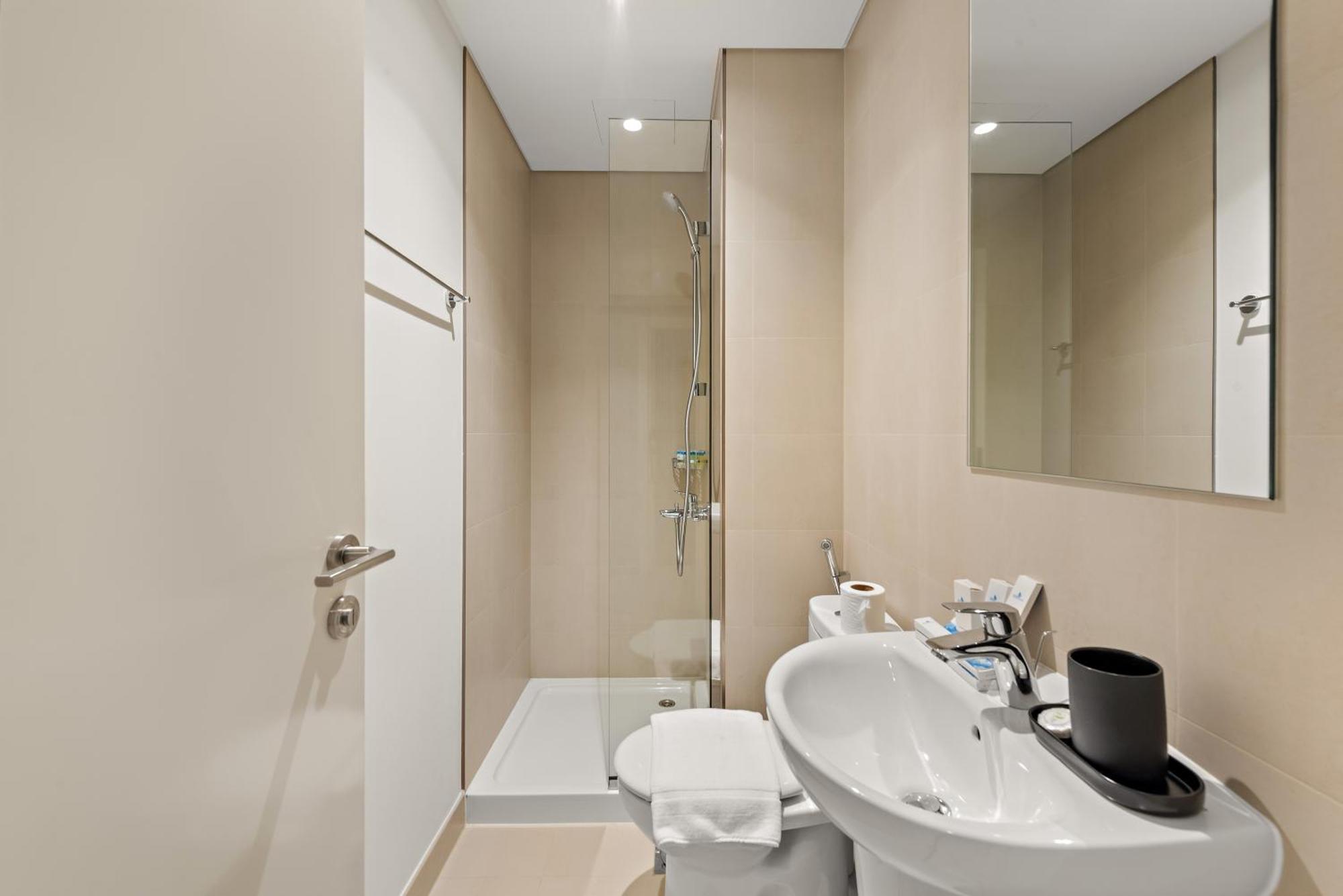 4br With Spacious Balcony & Stunning Burj Khalifa Views Apartment *