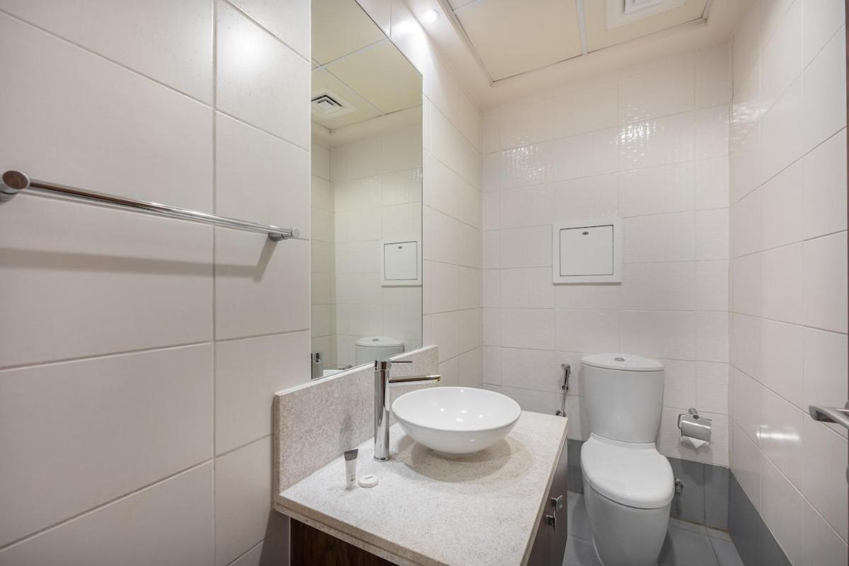 Classy 2-bedrooms With Vintage-inspired Furniture At Executive Tower M! * Dubai
