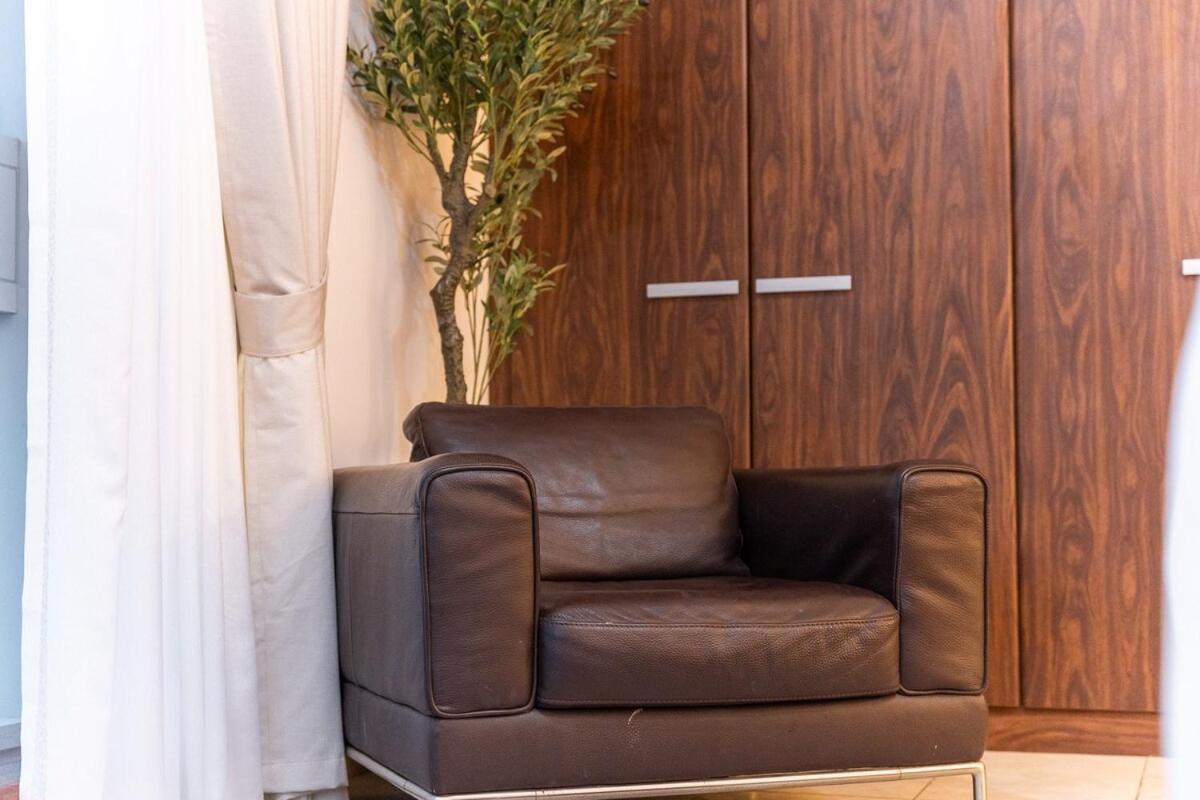 Classy 2-bedrooms With Vintage-inspired Furniture At Executive Tower M! Apartment Dubai