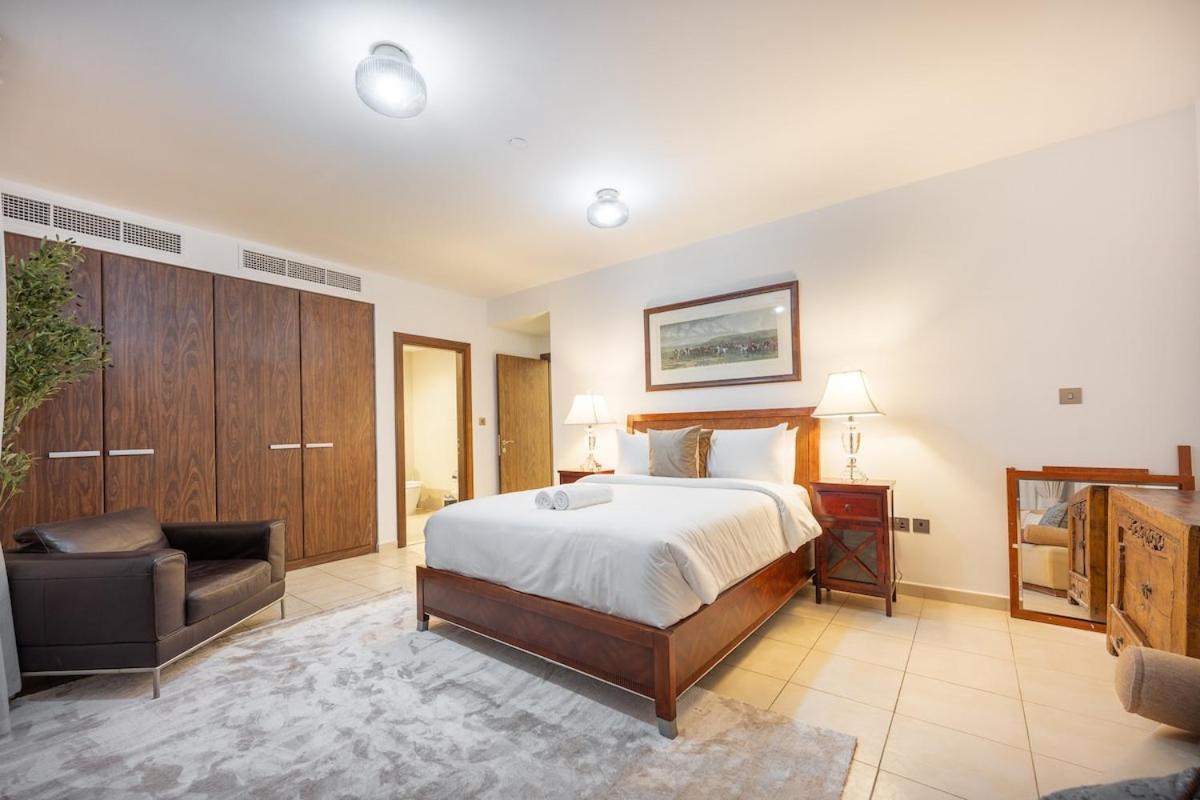 Classy 2-bedrooms With Vintage-inspired Furniture At Executive Tower M! *