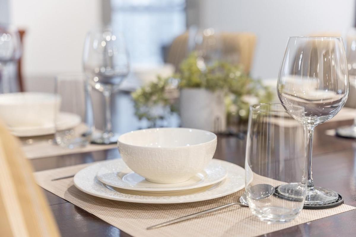 Apartment Classy 2-bedrooms With Vintage-inspired Furniture At Executive Tower M! Dubai