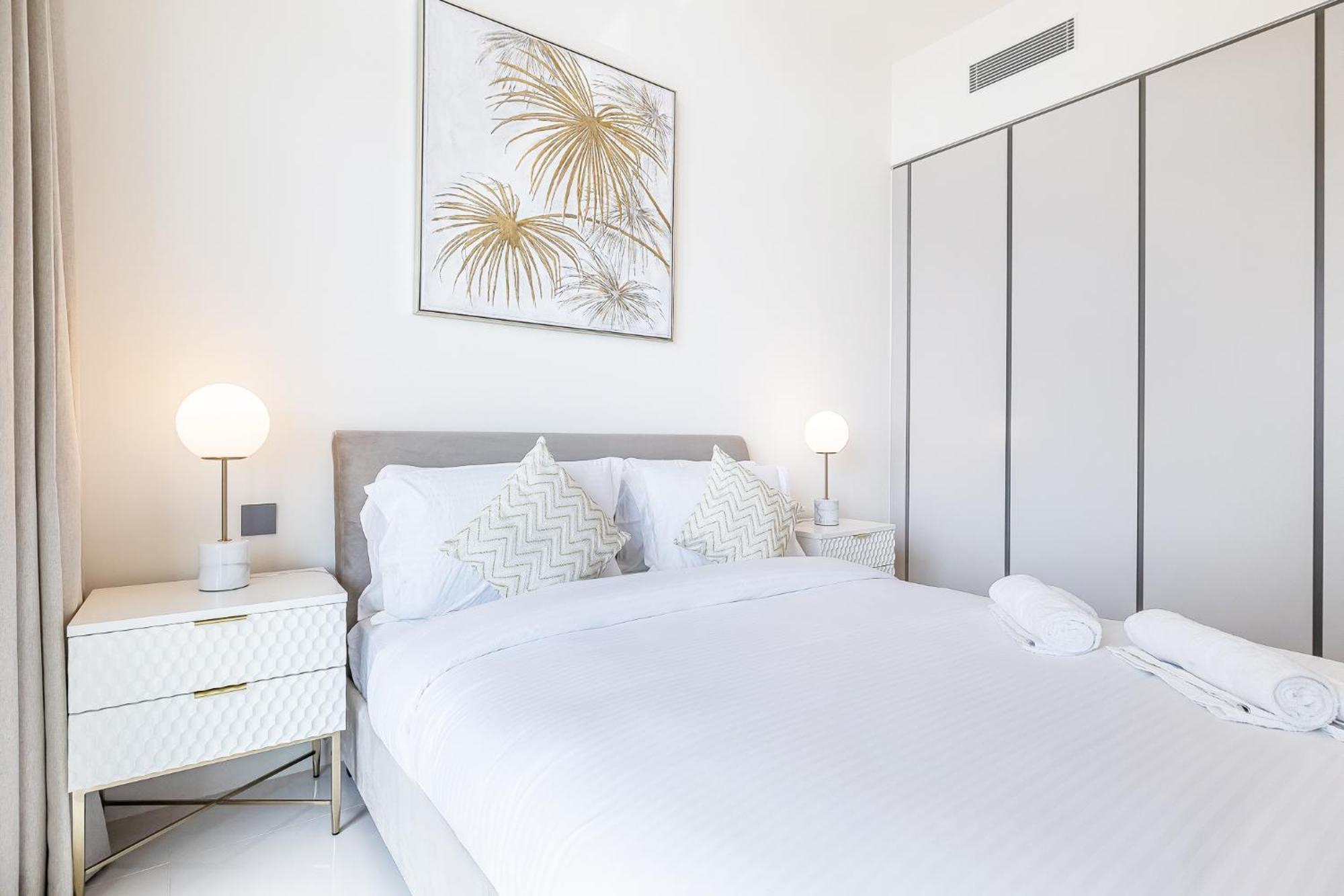 Apartment Modern With Private Access *