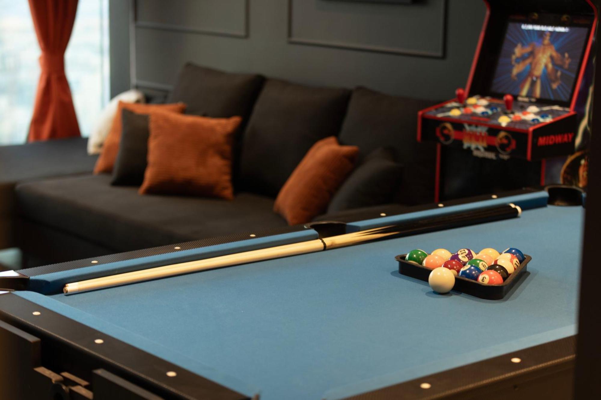 2br Burj Khalifa View, Table Game & Arcade- 26thfl
