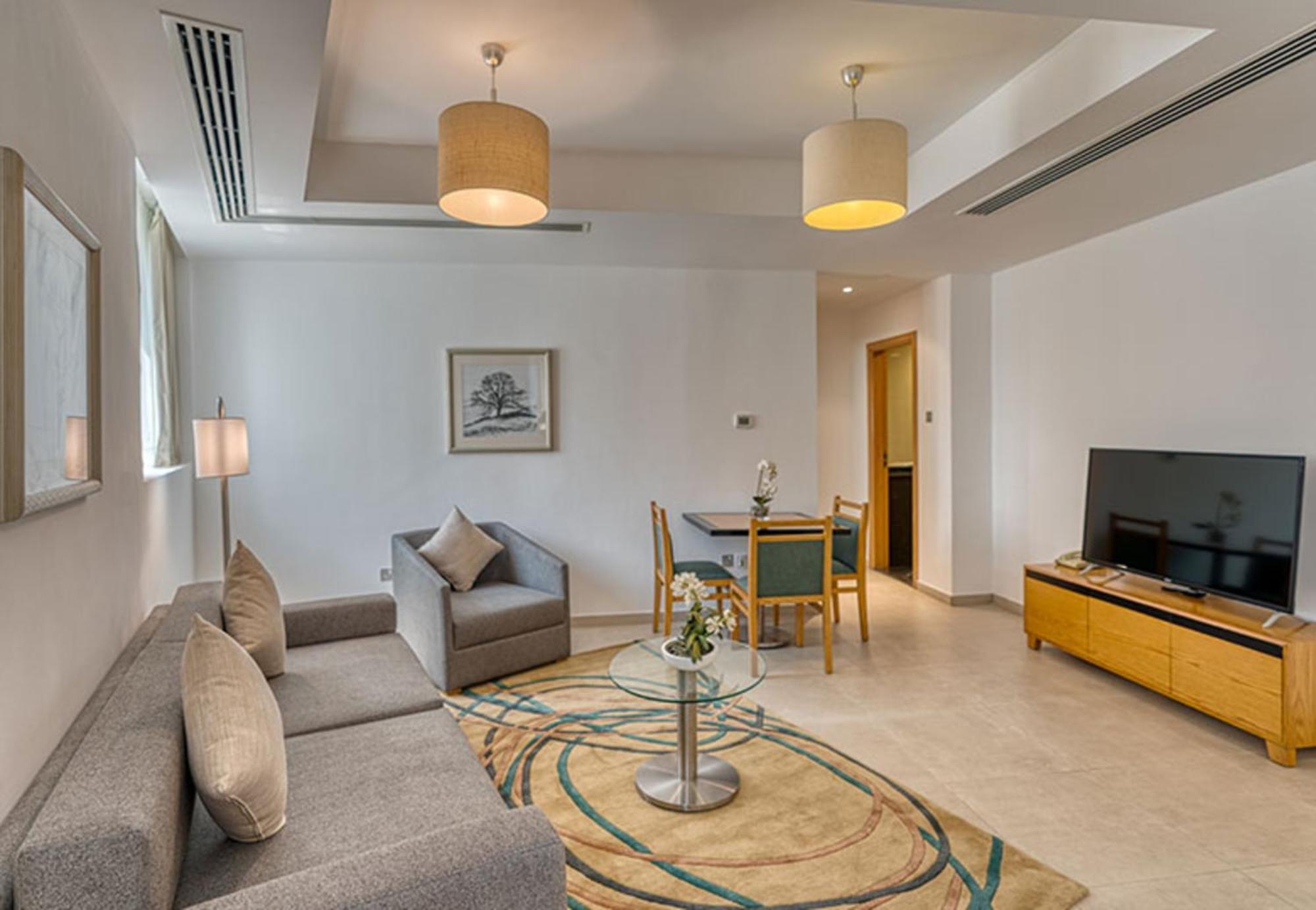 Grand Heights 4*