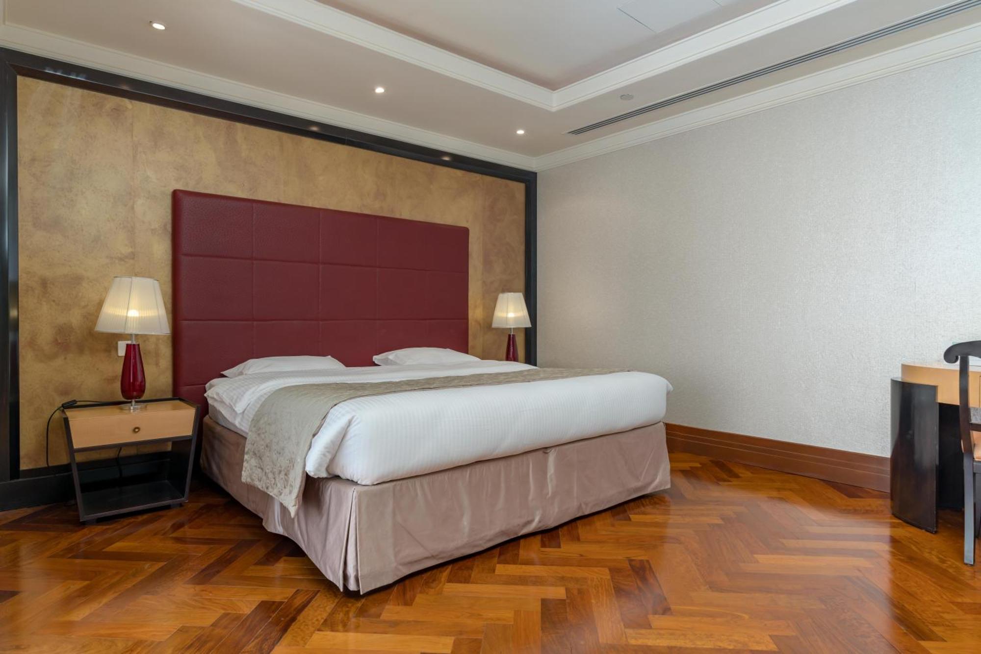 Royal Apartment *