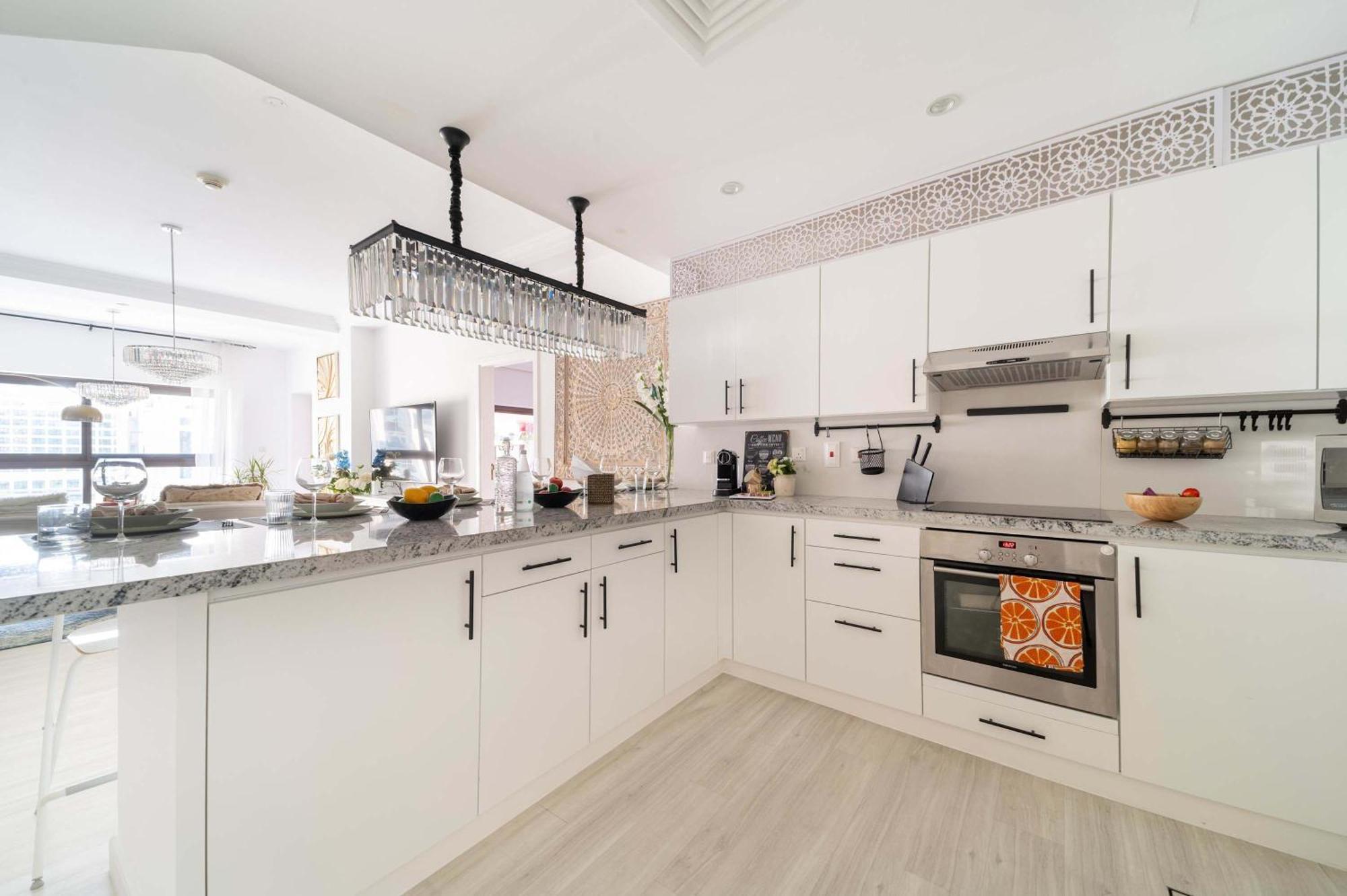 Frank Porter - Fairmont South Apartment *