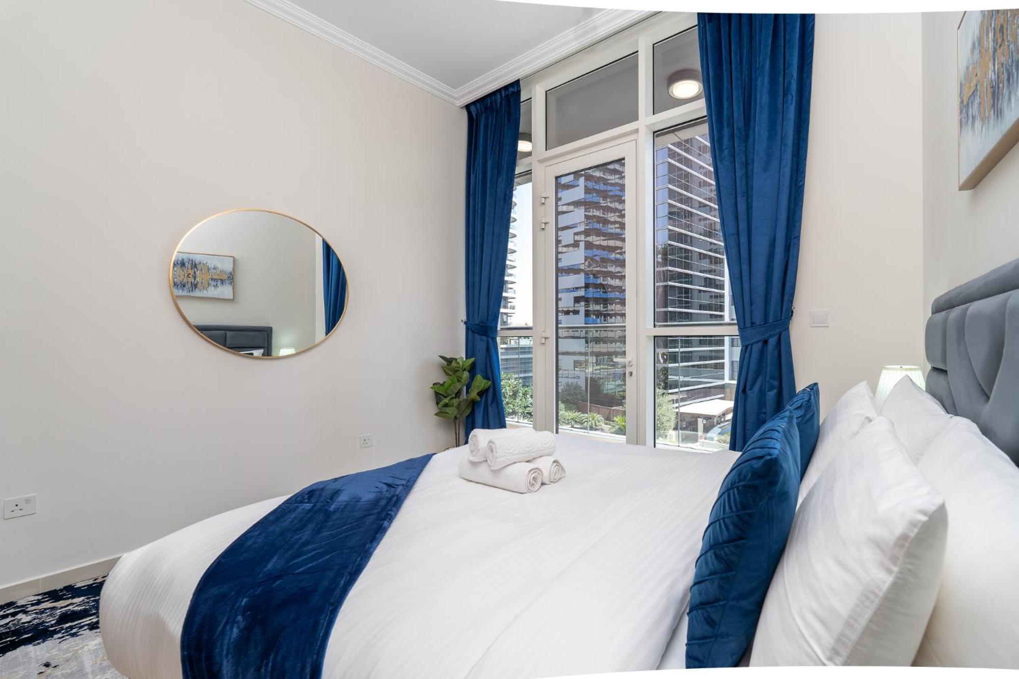 Apartment Dunya Tower Luxury And 2 Min Walk To Mall And Burj Khalifa In Heart Of Downtown Dubai