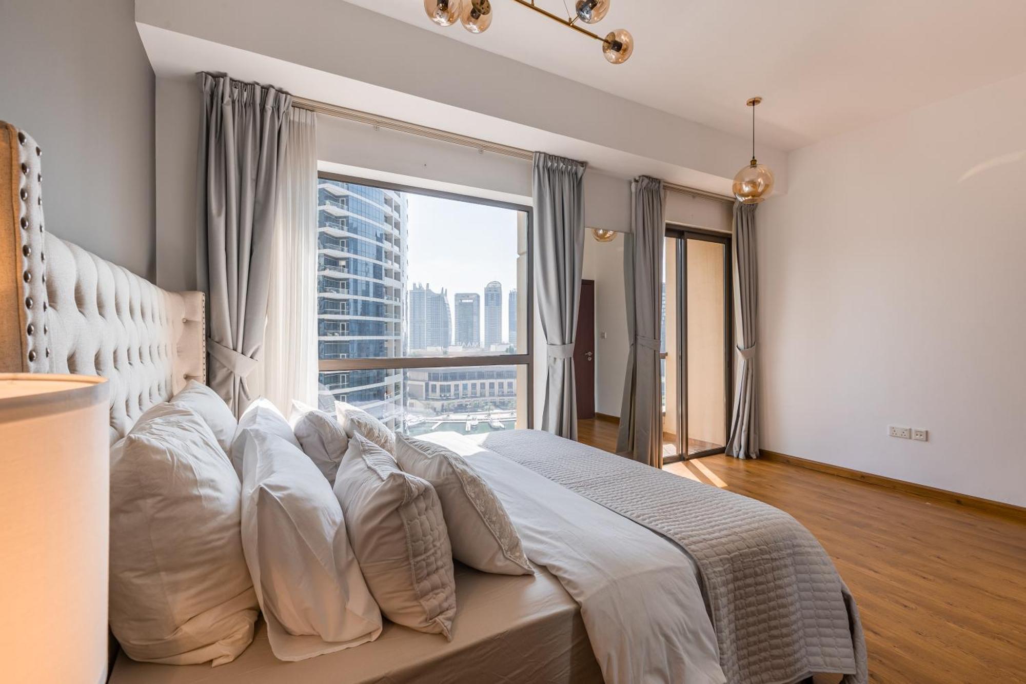 Luxury 1 Bedroom With Beautiful Marina View! Dubai