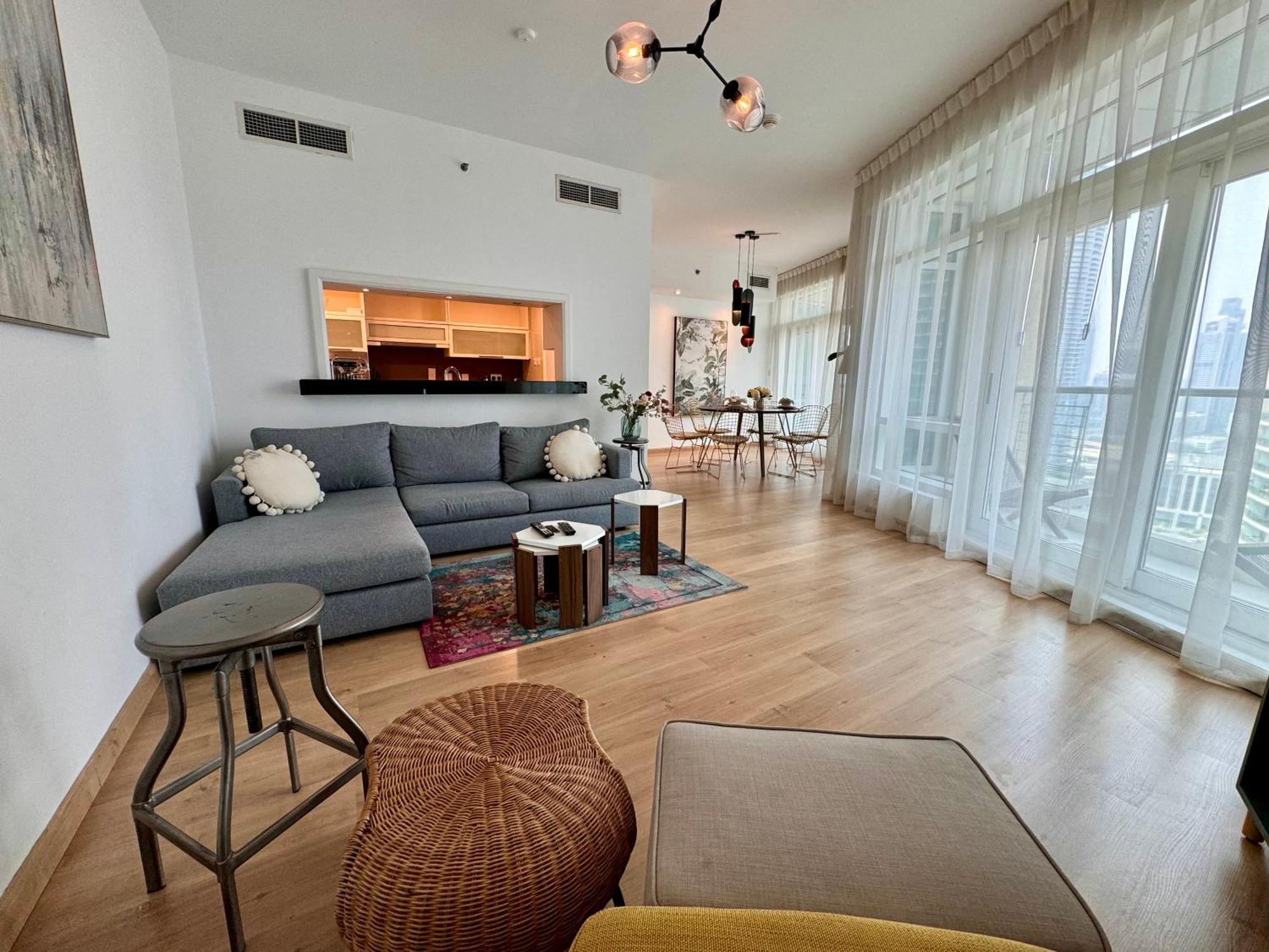 Easygo - Comfy 2bdr In Loft Tower Downtown * Dubai