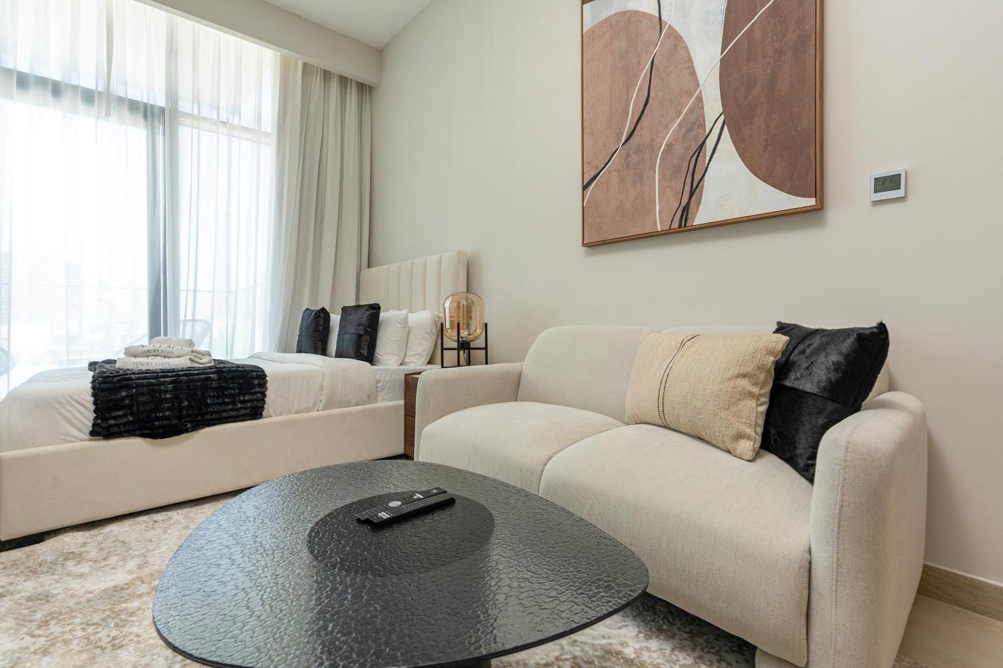 Apartment Nasma Luxury - Azizi Riviera 6 Cozy With Burj Khalifa View Dubai