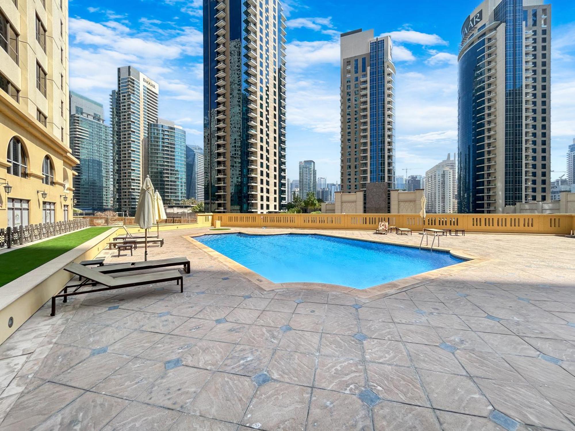 Stylish 4br Steps Away From Jbr Apartment Dubai
