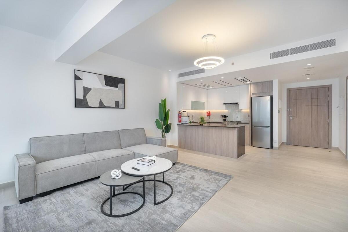 Apartment Spacious 2 Bedroom In Jumeirah Towers Modern Comfort In A Prime Location *