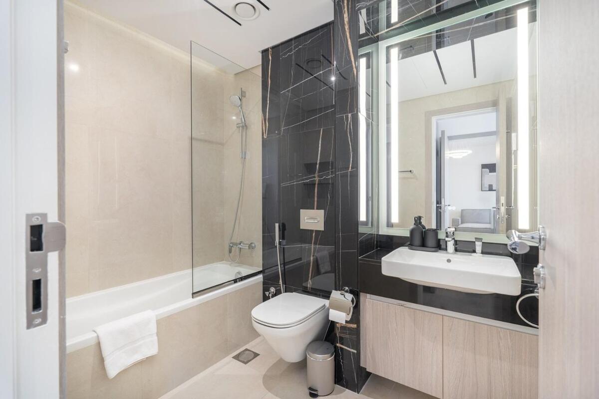 Spacious 2 Bedroom In Jumeirah Towers Modern Comfort In A Prime Location Apartment *