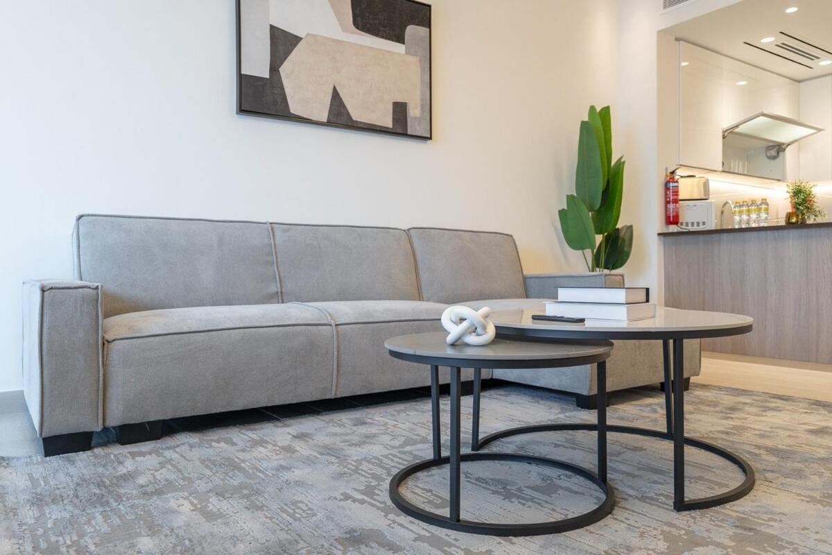 Apartment Spacious 2 Bedroom In Jumeirah Towers Modern Comfort In A Prime Location